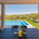 Bonato With Pool Holiday home