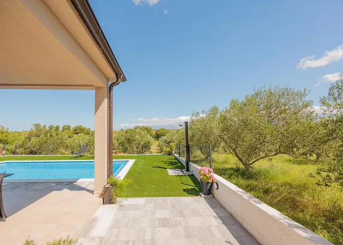 Vikendica Bonato With Pool
