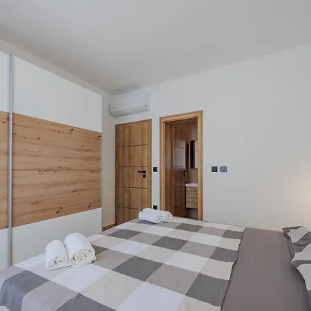 Tatil Evi Bonato With Pool