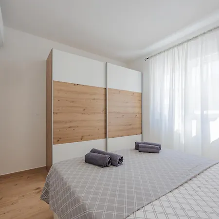 Bonato With Pool Tatil Evi