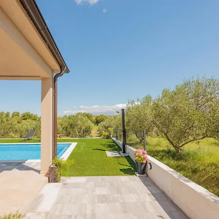 Tatil Evi Bonato With Pool