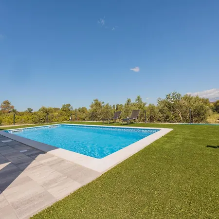 Bonato With Pool Tatil Evi