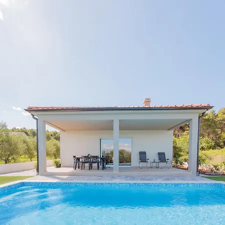 Bonato With Pool Tatil Evi