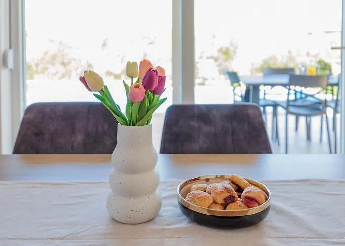 Prázdninový dům Bonato With Pool